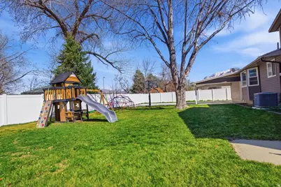 639 E Calnette Dr, Sandy, UT 84070 - Photo 30