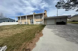 8629 S Vaquero Dr, Sandy, UT 84094 - Photo 2