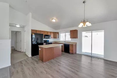 4519 E Bridleway Rd, Eagle Mountain, UT 84005 - Photo 4