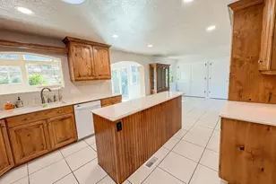 610 Meadowlark Ln, Bountiful, UT 84010 - Photo 16