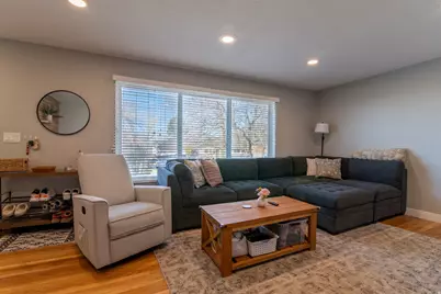 2226 E Castle Hill Ave S, Cottonwood Heights, UT 84121 - Photo 2