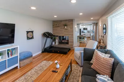 2226 E Castle Hill Ave S, Cottonwood Heights, UT 84121 - Photo 4