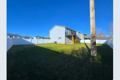 369 W 1900 S, Clearfield, UT 84015 - Photo 2
