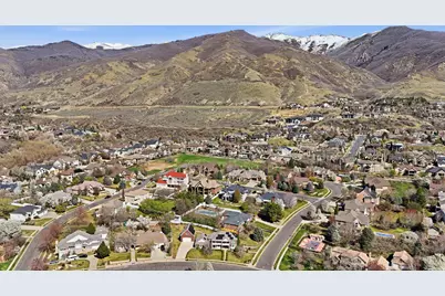 2076 Summerwood Dr, Farmington, UT 84025 - Photo 4