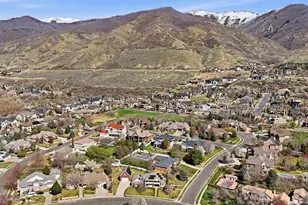 2076 Summer Wood Dr, Farmington, UT 84025 - Photo 4