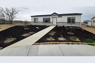 704 E Pine St, Wellington, UT 84542 - Photo 1