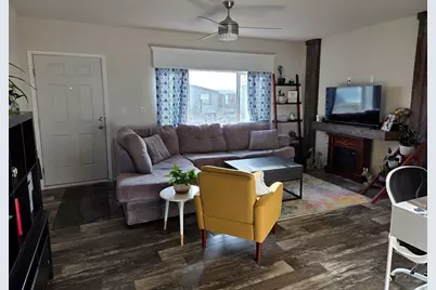 704 E Pine St, Wellington, UT 84542 - Photo 2