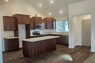 832 N 250 St E, Tooele, UT 84074 - Photo 2