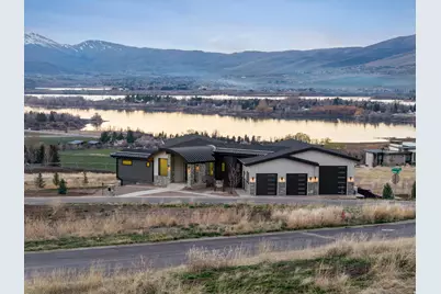 7554 E Dogwood Dr, Huntsville, UT 84317 - Photo 2