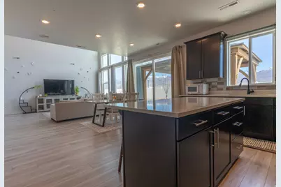 2079 S 1825 W, Woods Cross, UT 84087 - Photo 8