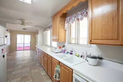 701 E 215 N, Lindon, UT 84042 - Photo 4