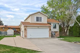 2493 W 1850 N, Clinton, UT 84015 - Photo 2