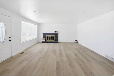 372 N Overland E, Tooele, UT 84074 - Photo 2