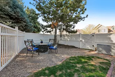 9101 S Enchanted Oak Ln, Sandy, UT 84094 - Photo 38