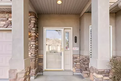 679 E Clearwater Dr, Layton, UT 84041 - Photo 4