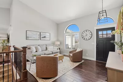 10346 S Woodglen Cir, Sandy, UT 84092 - Photo 2