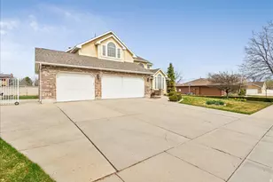 2486 W Winding Way, South Jordan, UT 84095 - Photo 2