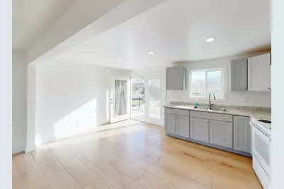 4929 S 1950 W, Taylorsville, UT 84129 - Photo 8