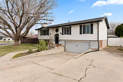 2049 W Hews Pl, Taylorsville, UT 84118 - Photo 2