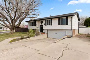 2049 W Hews Pl, Taylorsville, UT 84118 - Photo 2