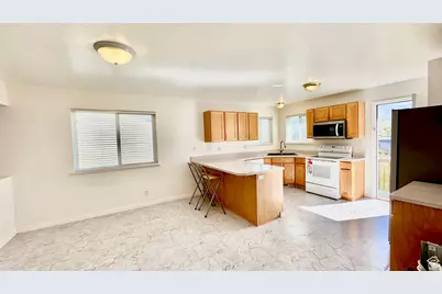 241 Sunstone Cir, Logan, UT 84321 - Photo 4