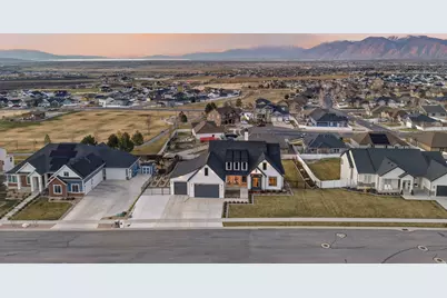 194 W Meadow Lark Ln, Elk Ridge, UT 84651 - Photo 2