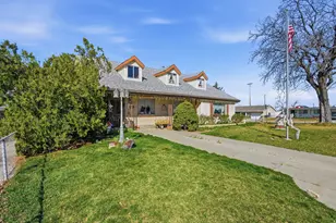 10106 S Peony Way, Sandy, UT 84094 - Photo 2