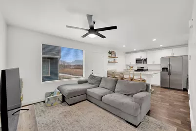 228 E Hummingbird Ct, Saratoga Springs, UT 84045 - Photo 8