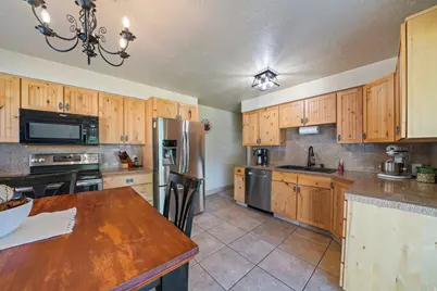 5572 S Avalon Dr, Murray, UT 84107 - Photo 6