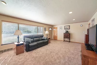 5572 S Avalon Dr, Murray, UT 84107 - Photo 4