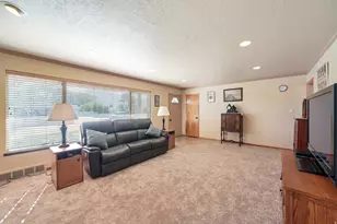 5572 S Avalon Dr, Murray, UT 84107 - Photo 4