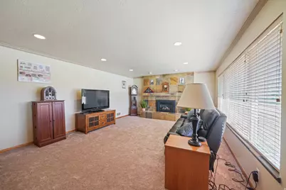 5572 S Avalon Dr, Murray, UT 84107 - Photo 4