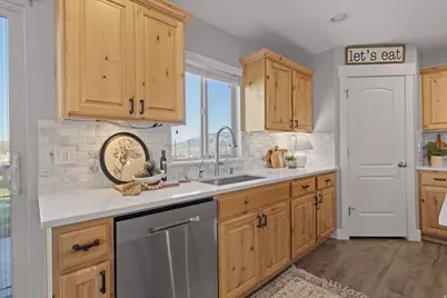 9032 N Barton Creek Rd, Eagle Mountain, UT 84005 - Photo 18