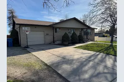 176 W Center St, Smithfield, UT 84335 - Photo 2