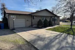 176 W Center St, Smithfield, UT 84335 - Photo 2