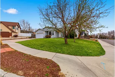 1206 E Moss Cir, Midvale, UT 84047 - Photo 4