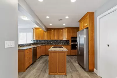 1541 E Lone Peak Dr S, Holladay, UT 84117 - Photo 6