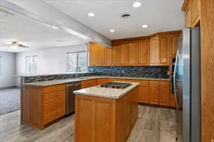 1541 E Lone Peak Dr S, Holladay, UT 84117 - Photo 4