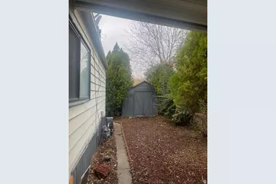 5264 S Encino St E, Salt Lake City, UT 84117 - Photo 12