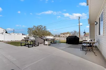 993 N White Pine Dr E, Tooele, UT 84074 - Photo 18