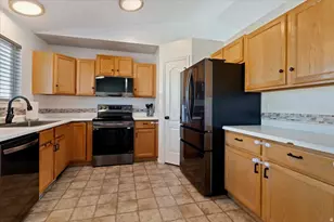 993 N White Pine Dr E, Tooele, UT 84074 - Photo 4