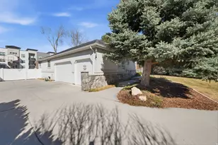 1093 E Birchbrook Circle, Cottonwood Heights, UT 84047 - Photo 4
