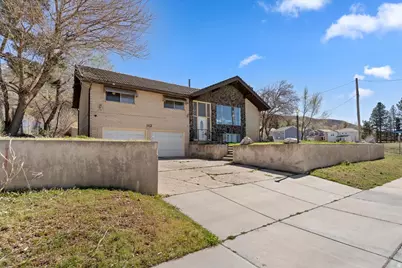 912 N Eastside Dr, Layton, UT 84040 - Photo 2