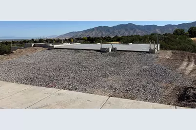 599 S Oakridge Dr E, Tooele, UT 84074 - Photo 2