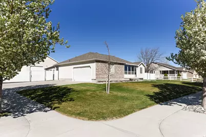 69 N Meadowlark Cir W, Grantsville, UT 84029 - Photo 4