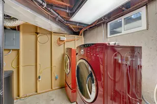 2400 E 6660 S, Cottonwood Heights, UT 84121 - Photo 34