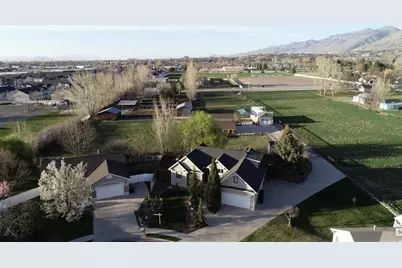 202 S 375 W #5, Providence, UT 84332 - Photo 2