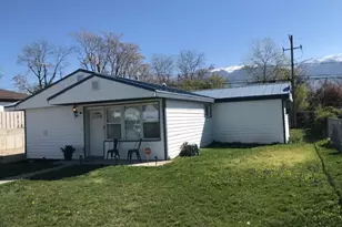 828 N Valeria Dr, Layton, UT 84041 - Photo 2