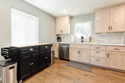 871 N Hillcrest Ave E, Logan, UT 84321 - Photo 10