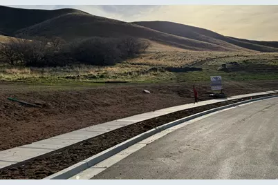 606 S Oakridge Dr E, Tooele, UT 84074 - Photo 2